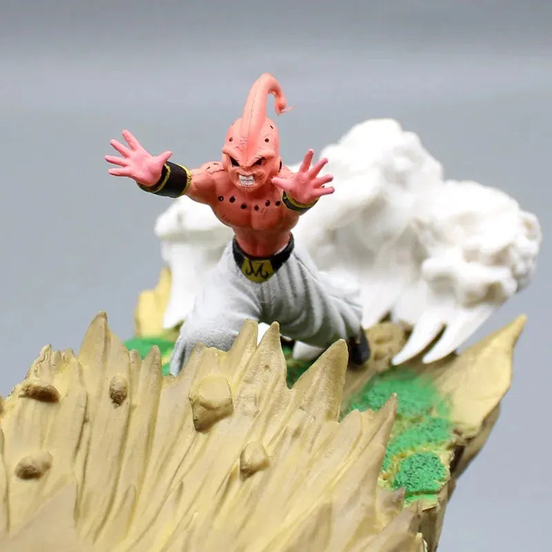 Estátua Dragon Ball - Diorama Goku Super Saiyajin e Kid Boo 22cm (Com LED)