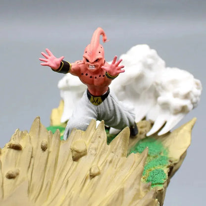 Estátua Dragon Ball - Diorama Goku Super Saiyajin e Kid Boo 22cm (Com LED)