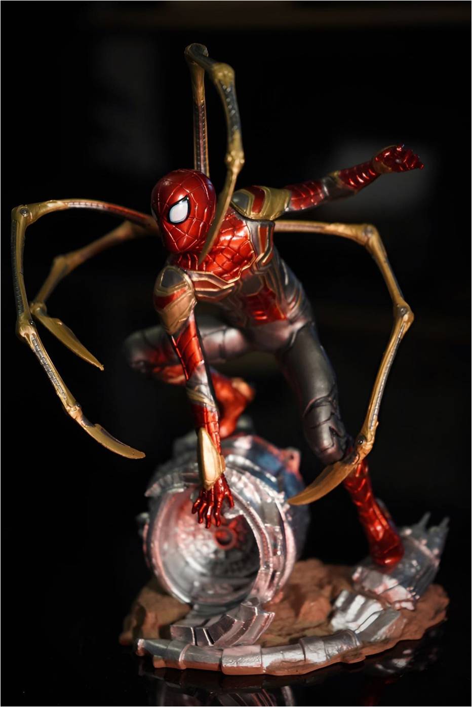 Estátua Marvel - Spider Man (Homem Aranha): Vingadores Guerra Infinita 24cm